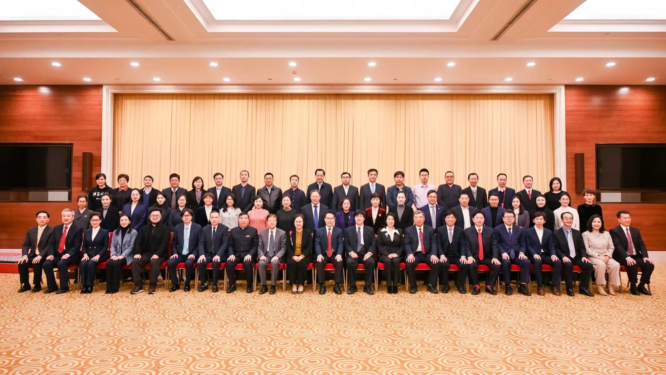 沈小平连任新一届中国慈善联合会副会长并在年会上作主题分享